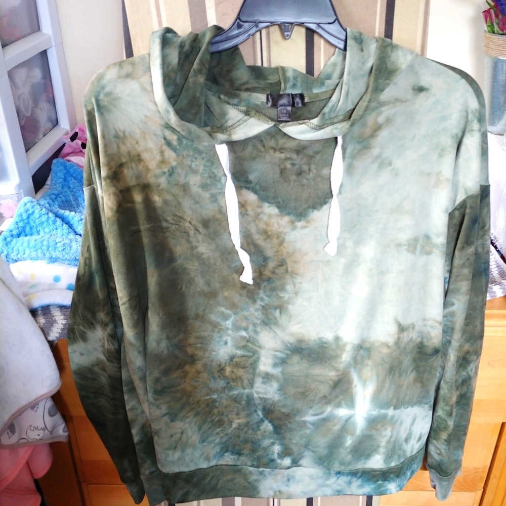 Women's tie-dye sweater bundle